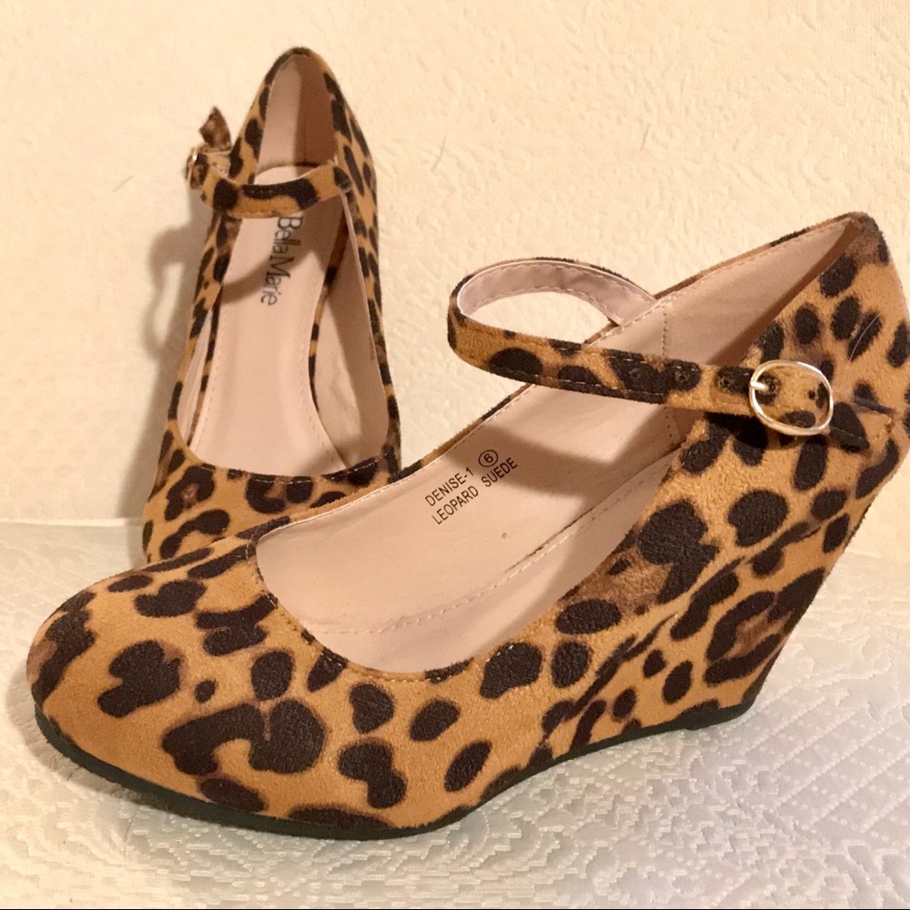 Super cute leopard print suede Mary Janes size 6